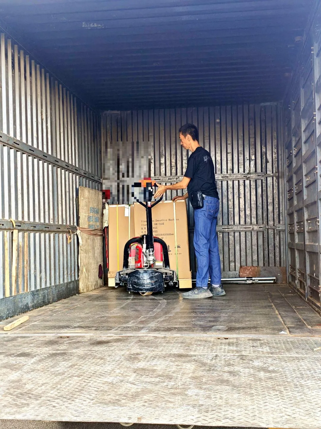 Electric pallet truck manoeuvring the load inside the truck