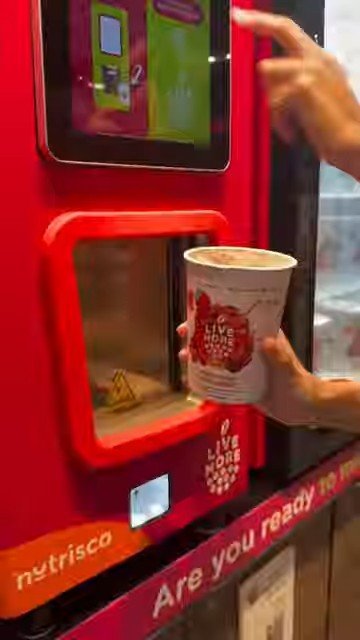 Lançamento de máquinas de venda automática de smoothies de hommy no chile nas lojas CEP