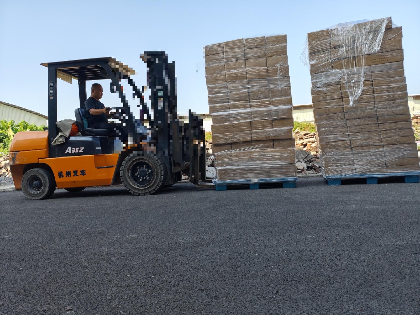 HANGCHA forklift hoisting acrylic load